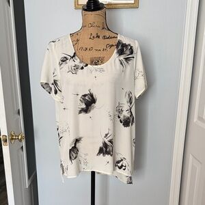 Express Cream Floral Short Sleeve Scoop Neck Blouse